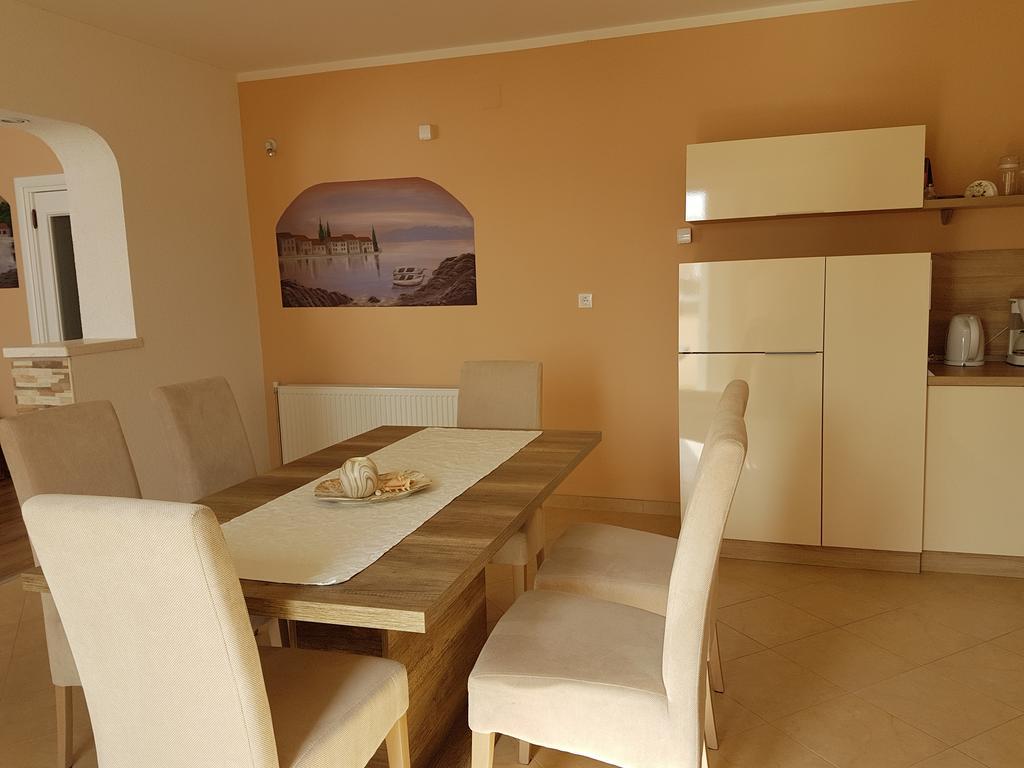 Apartments Suzana Новий Винодольський Екстер'єр фото
