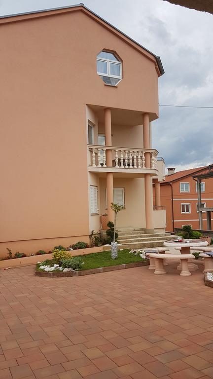 Apartments Suzana Новий Винодольський Екстер'єр фото